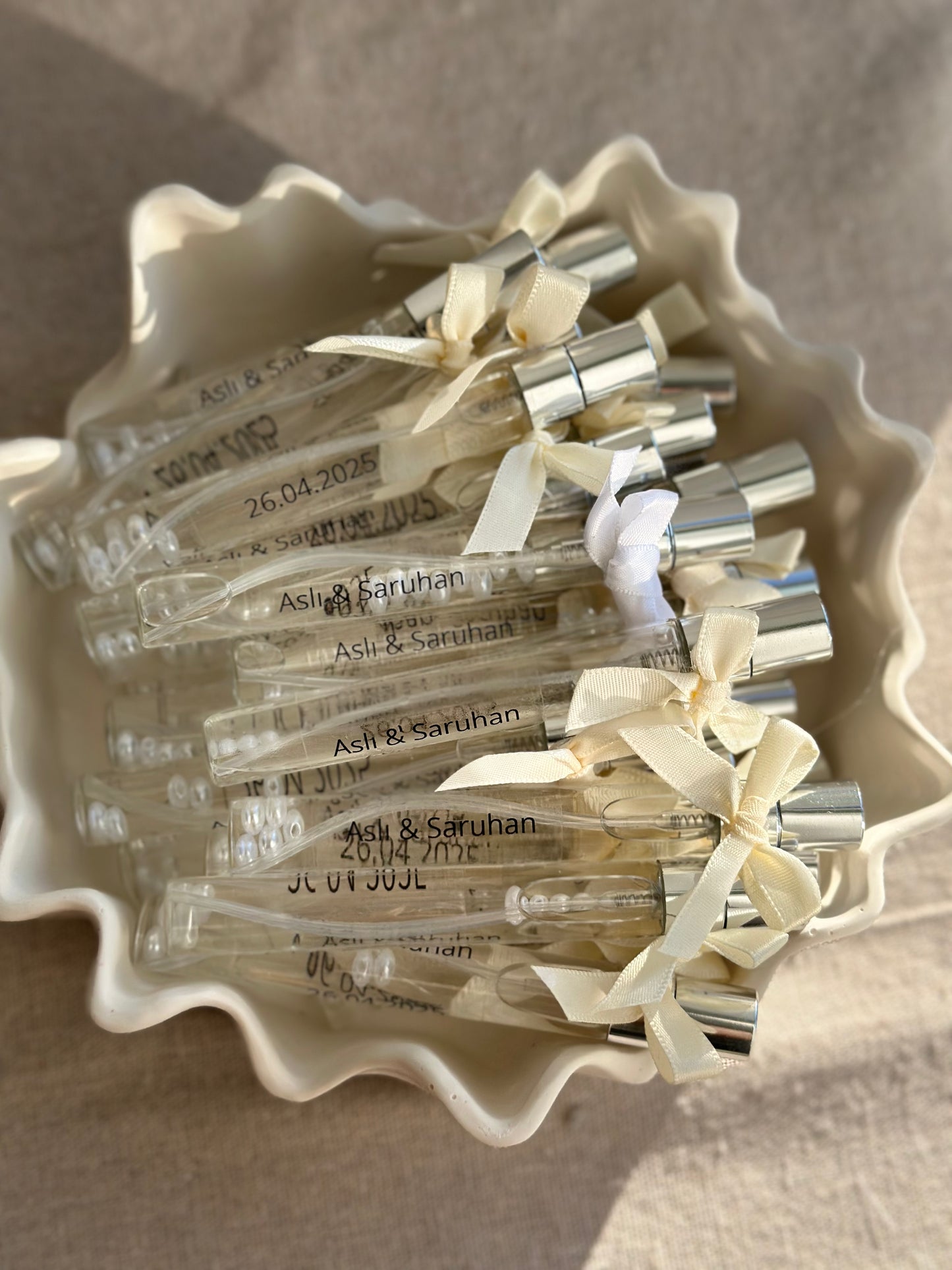 Cologne spray flesjes bedankjes met parels.