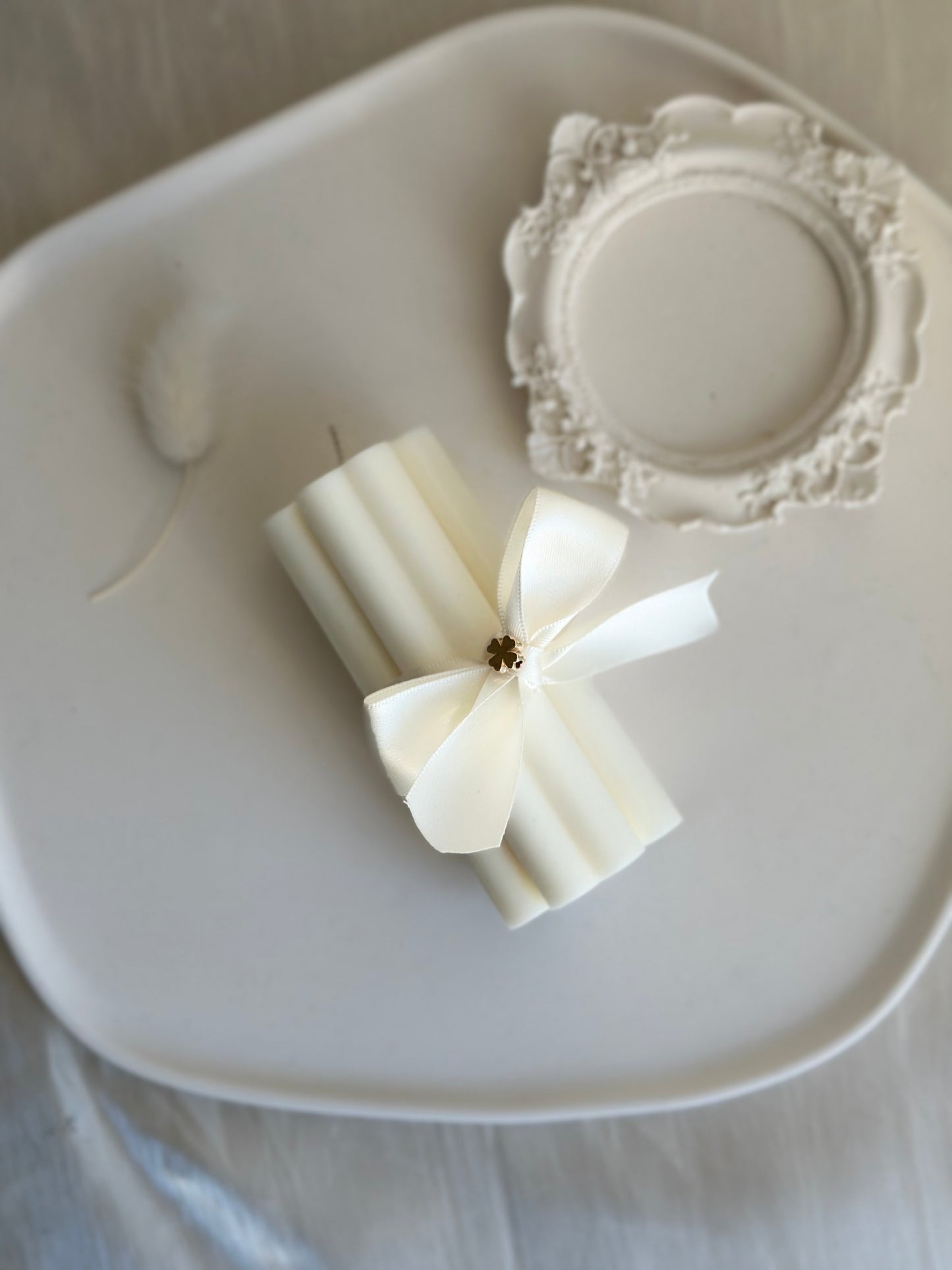 Four-leaf clover candles