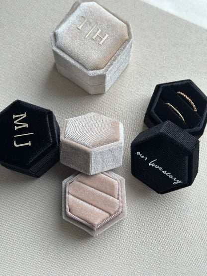 Fluwelen ringdoosjes met personalisatie