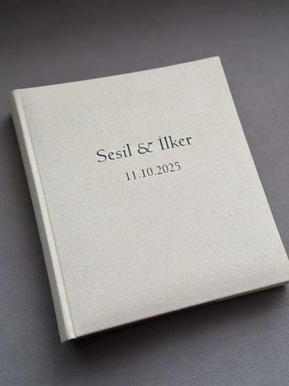 Linnen Gastenboek Gepersonaliseerd – Minimalistisch & Tijdloos. Bruiloften en andere bijzondere momenten