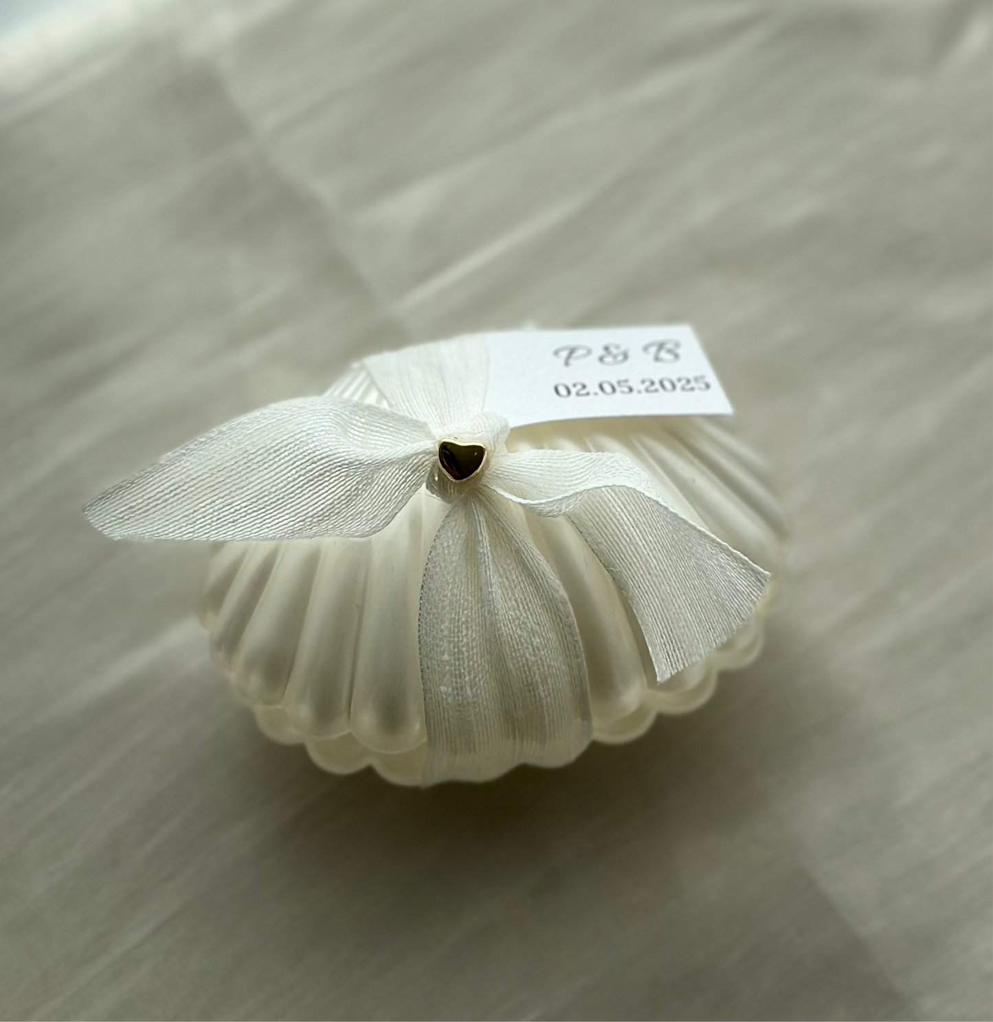Shell candle favors