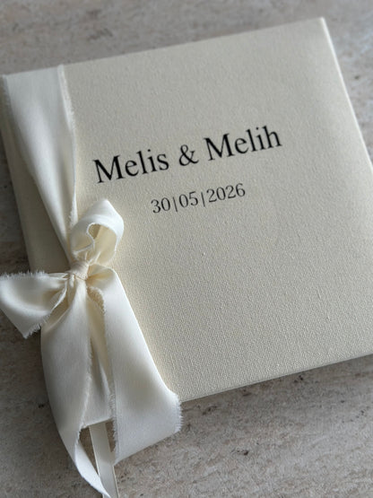 Linnen Gastenboek Gepersonaliseerd – Minimalistisch & Tijdloos. Bruiloften en andere bijzondere momenten