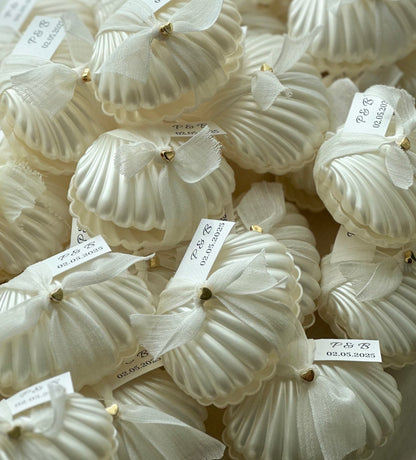 Shell candle favors