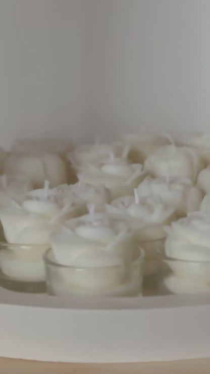 “Pure flowers, calm moments; Lumora candle gift